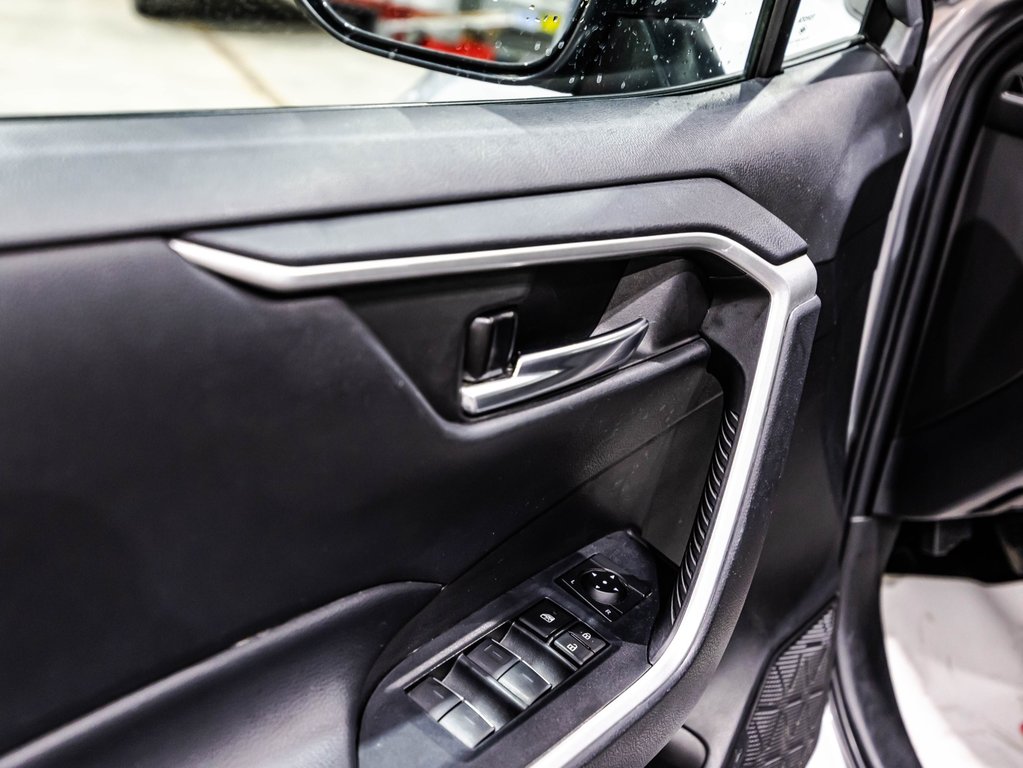 2023 Toyota RAV4 Hybrid XLE in , Quebec - 9 - w1024h768px
