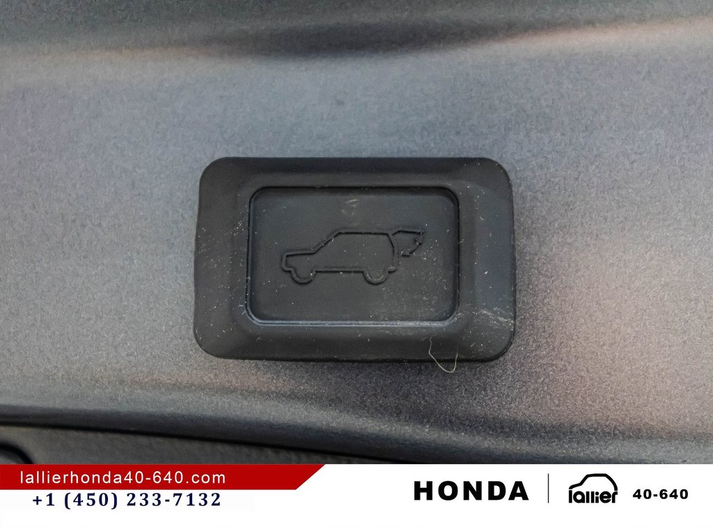 2025 Toyota RAV4 Hybrid XSE/TRÈS RARE/UN PROPRIÉTAIRE/HYBRIDE in Lachenaie, Quebec - 15 - w1024h768px