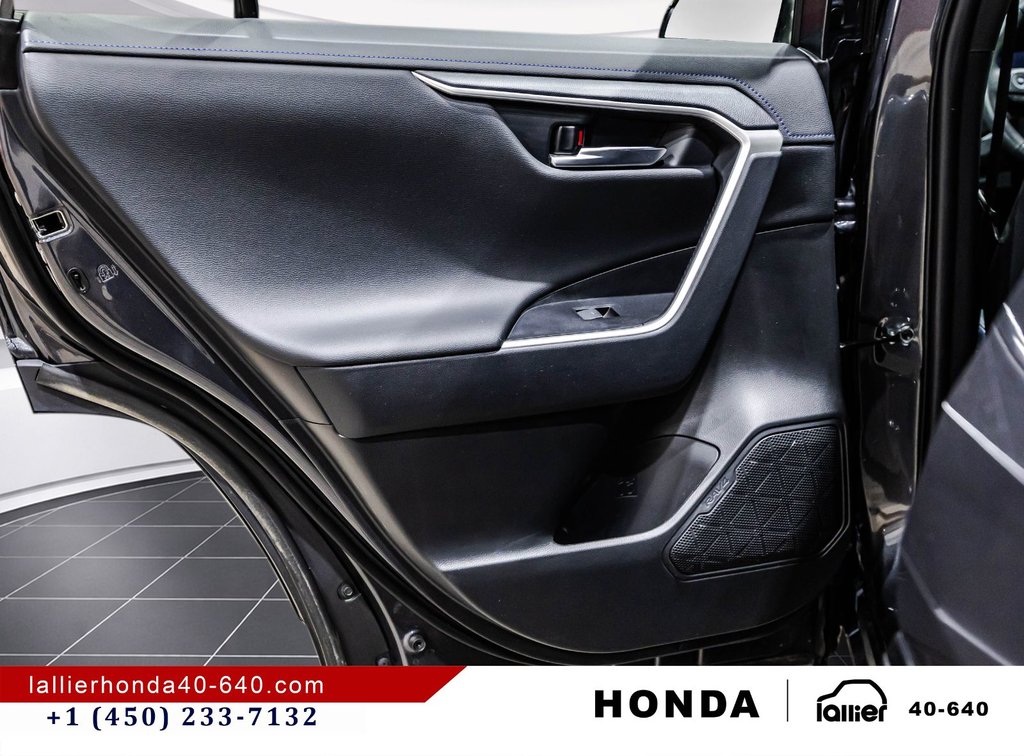2025 Toyota RAV4 Hybrid XSE/TRÈS RARE/UN PROPRIÉTAIRE/HYBRIDE in Lachenaie, Quebec - 12 - w1024h768px