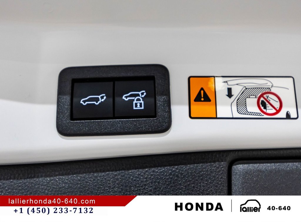 2026 Toyota RAV4 WOODLAND in Montréal, Quebec - 15 - w1024h768px