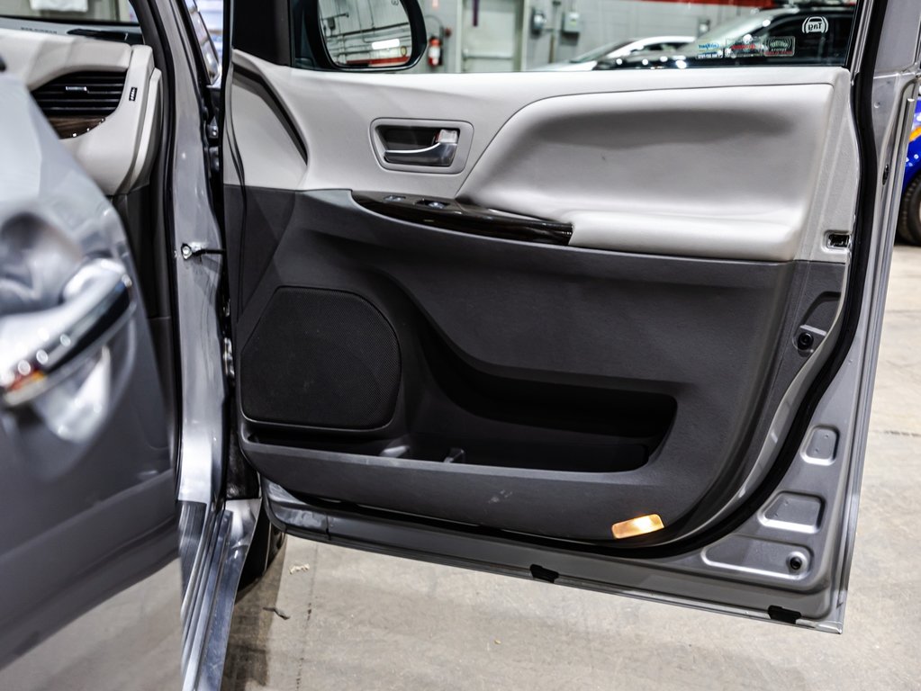 Toyota Sienna XLE 2017 à , Québec - 17 - w1024h768px