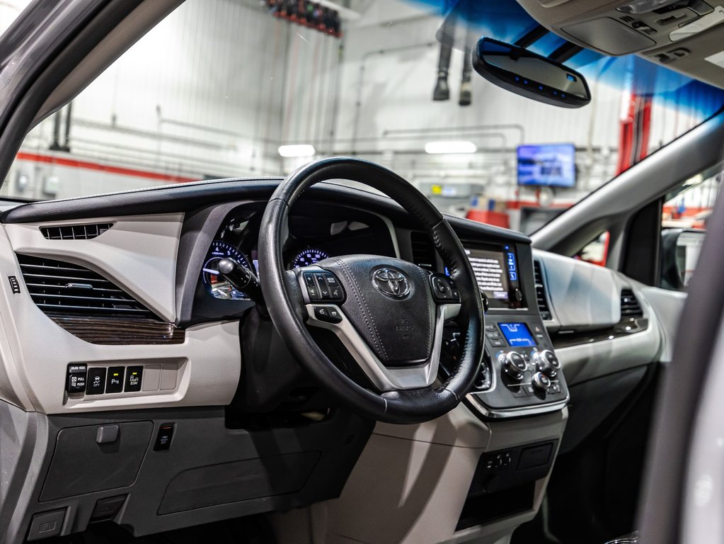 Toyota Sienna XLE 2017 à , Québec - 21 - w1024h768px