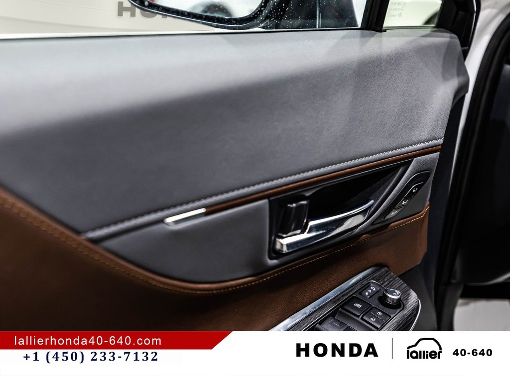 2023 Toyota Venza LIMITED in Montréal, Quebec - 11 - w1024h768px