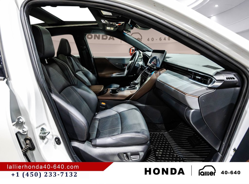 2023 Toyota Venza LIMITED in Montréal, Quebec - 18 - w1024h768px