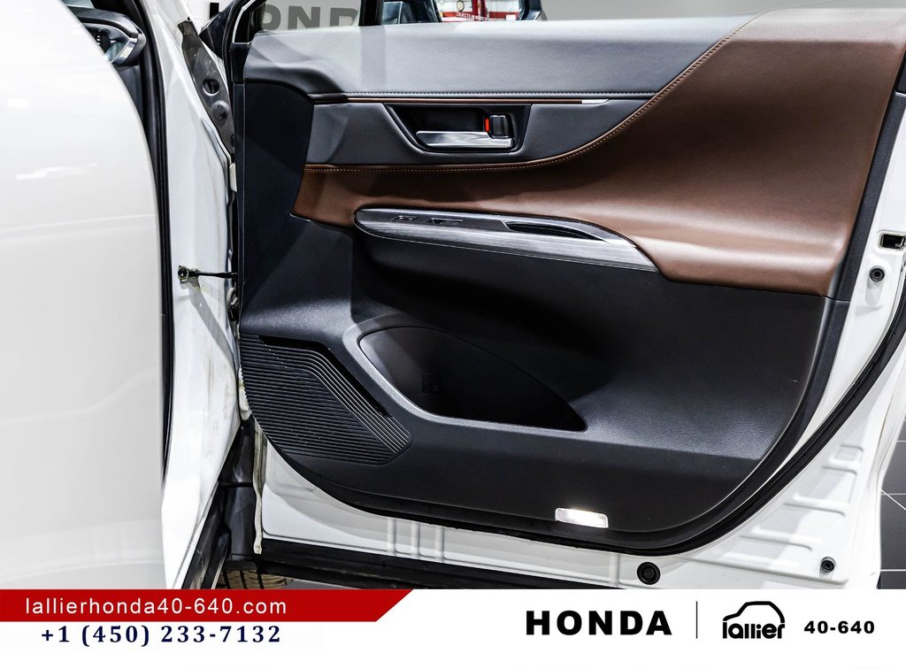 2023 Toyota Venza LIMITED in Montréal, Quebec - 17 - w1024h768px