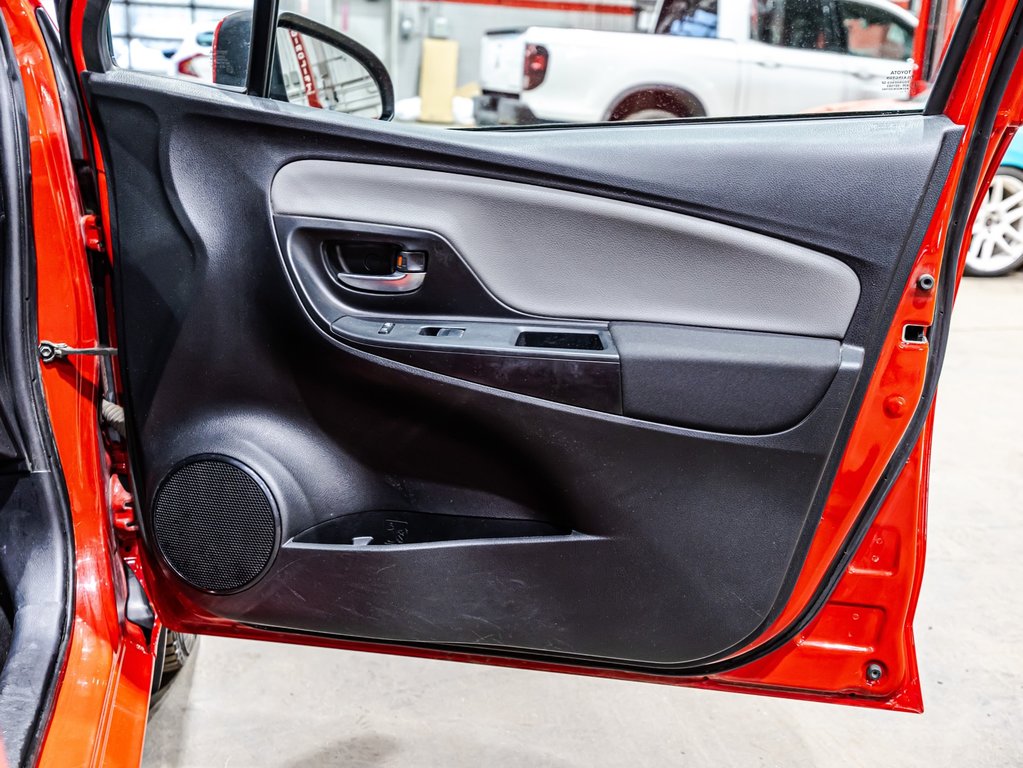2018 Toyota Yaris Hatchback in Montreal, Quebec - 16 - w1024h768px
