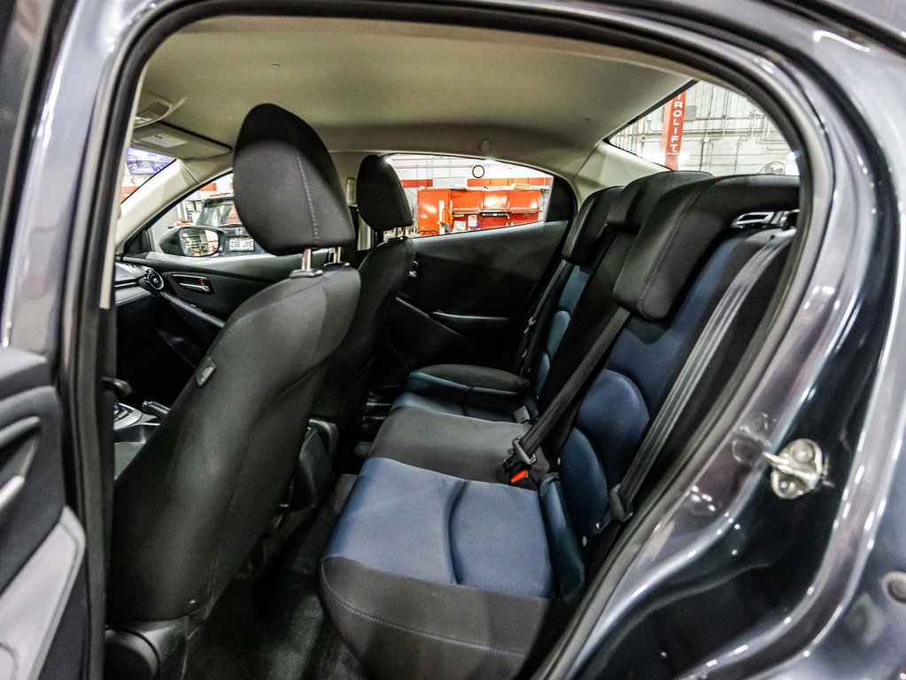 2018  Yaris Sedan BASE in , Quebec - 13 - w1024h768px