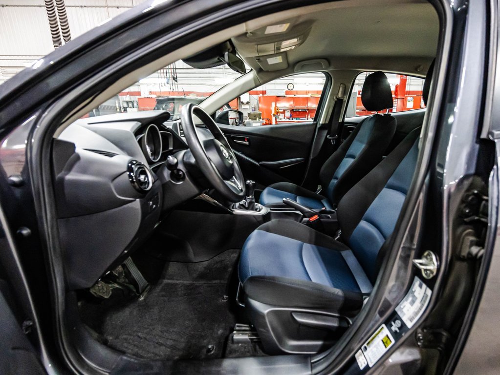 2018  Yaris Sedan BASE in , Quebec - 18 - w1024h768px