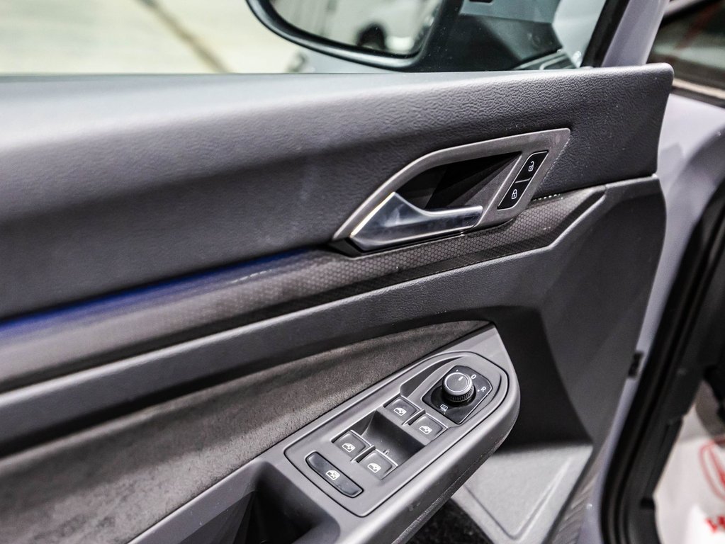 2023 Volkswagen Golf GTI in Lachenaie, Quebec - 11 - w1024h768px