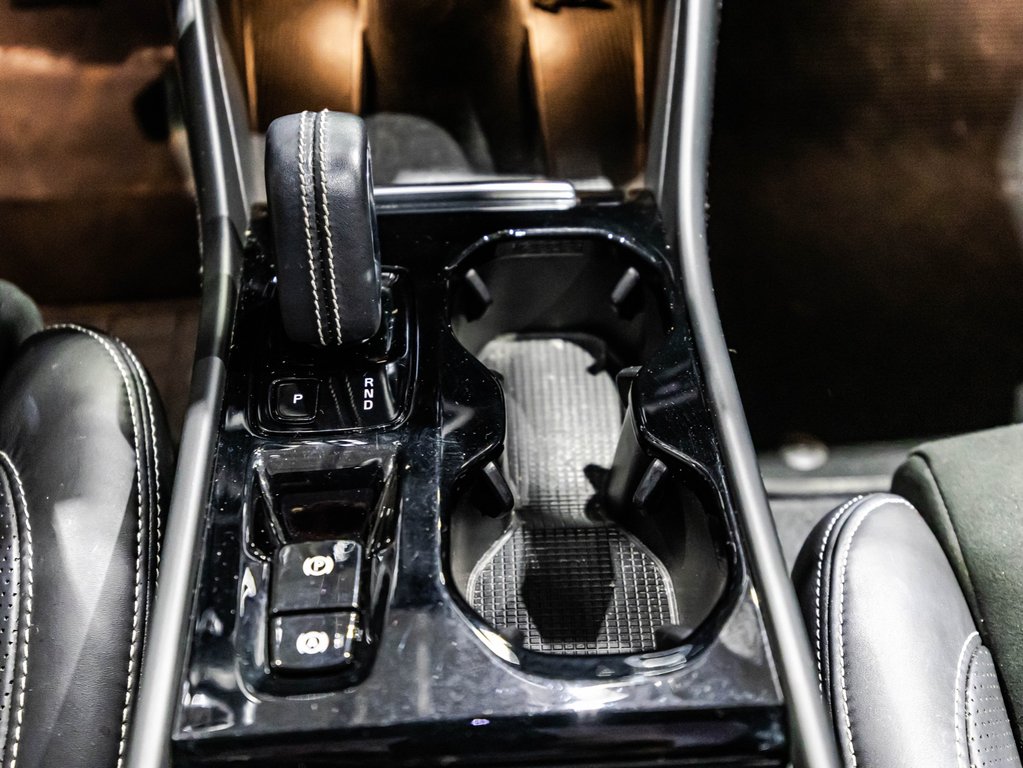 2020 Volvo XC40 R-Design in , Quebec - 26 - w1024h768px