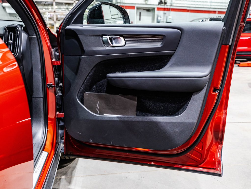 2020 Volvo XC40 R-Design in , Quebec - 17 - w1024h768px