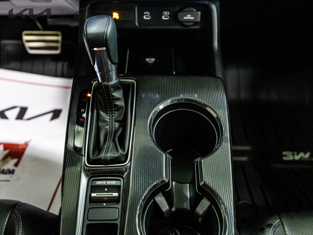 Honda Civic Sedan Hybrid Touring 2025 à , Québec - 26 - w1024h768px