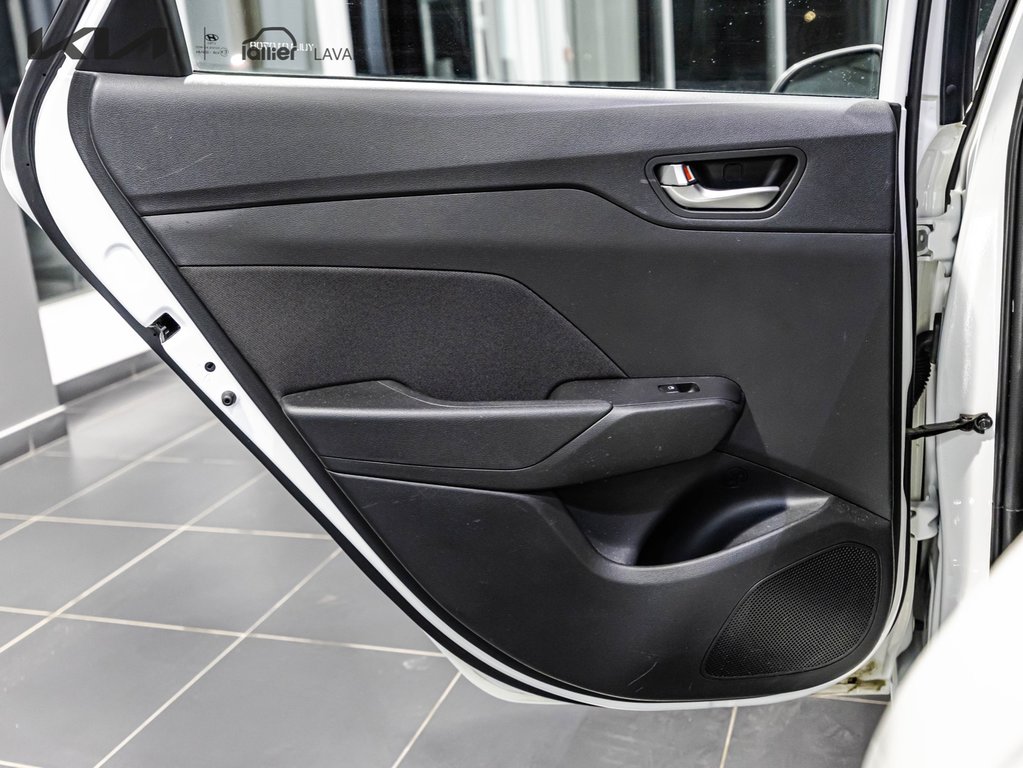 2020 Hyundai Accent Essential w/Comfort Package in , Quebec - 12 - w1024h768px