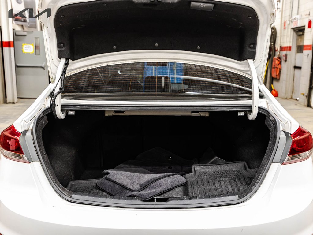 2018 Hyundai Elantra GL in Montréal, Quebec - 15 - w1024h768px