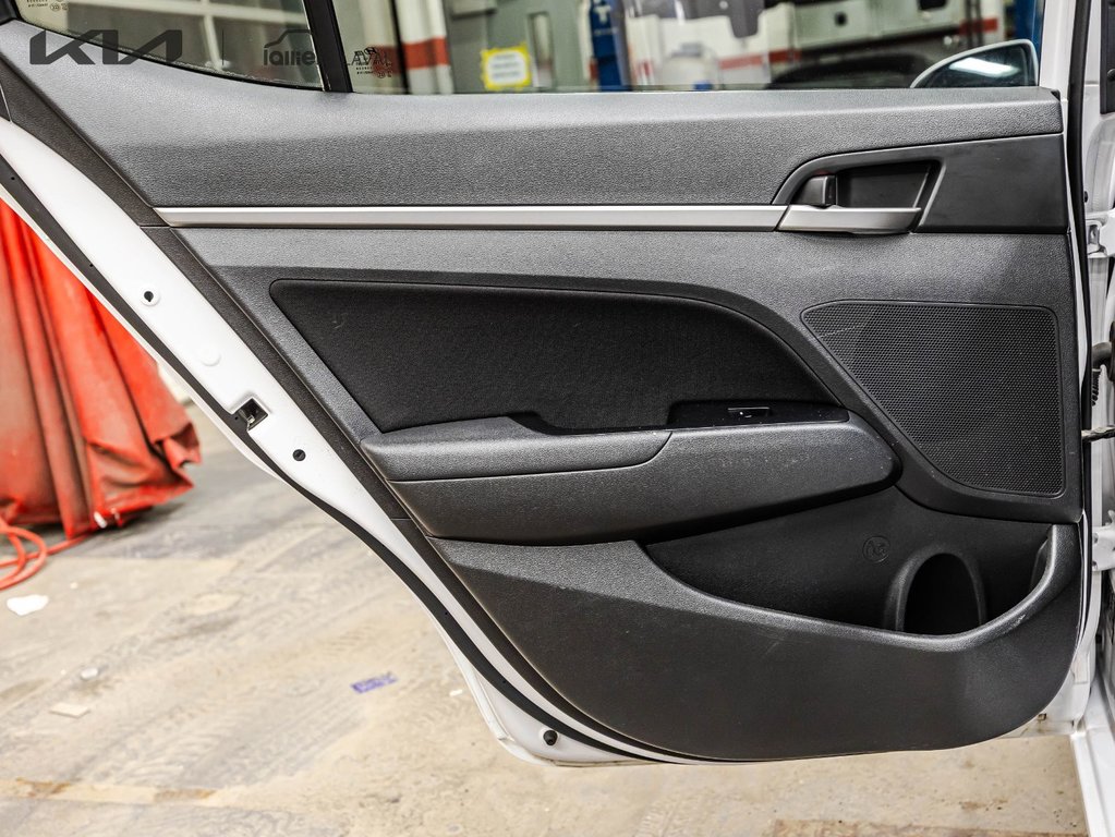 2018 Hyundai Elantra GL in Montréal, Quebec - 12 - w1024h768px