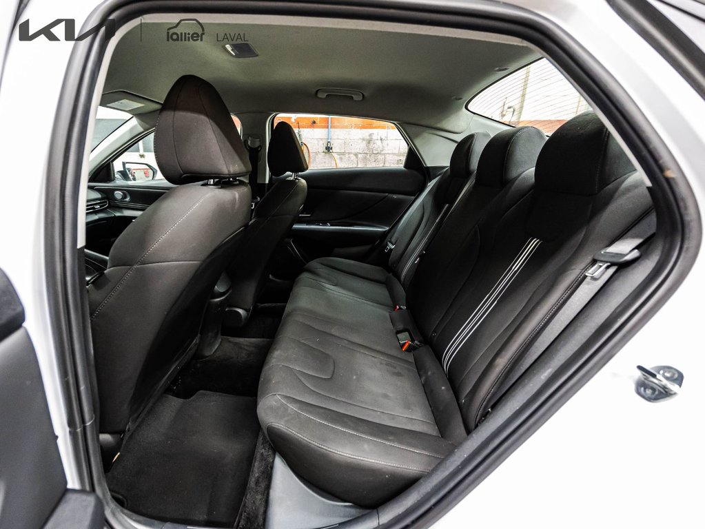 2023 Hyundai Elantra Preferred in Montréal, Quebec - 13 - w1024h768px