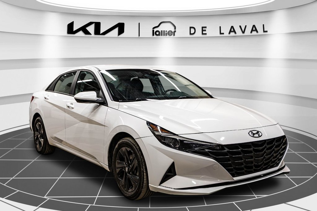 2023 Hyundai Elantra Preferred in Montréal, Quebec - 11 - w1024h768px