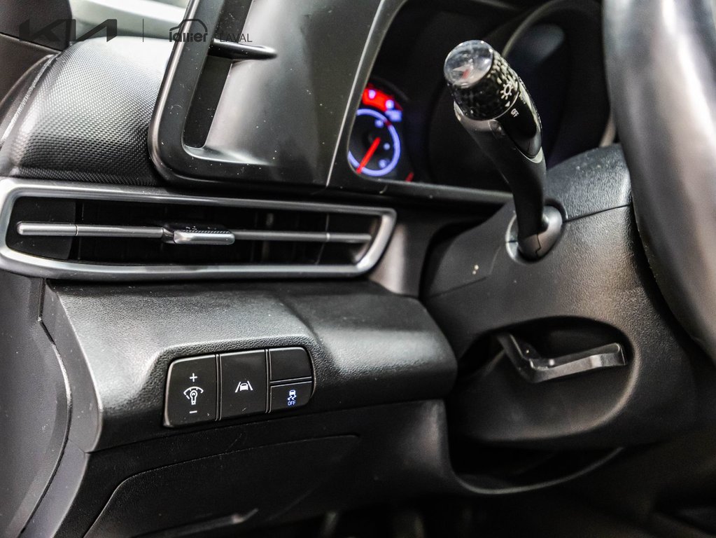 2023 Hyundai Elantra Preferred in Montréal, Quebec - 19 - w1024h768px