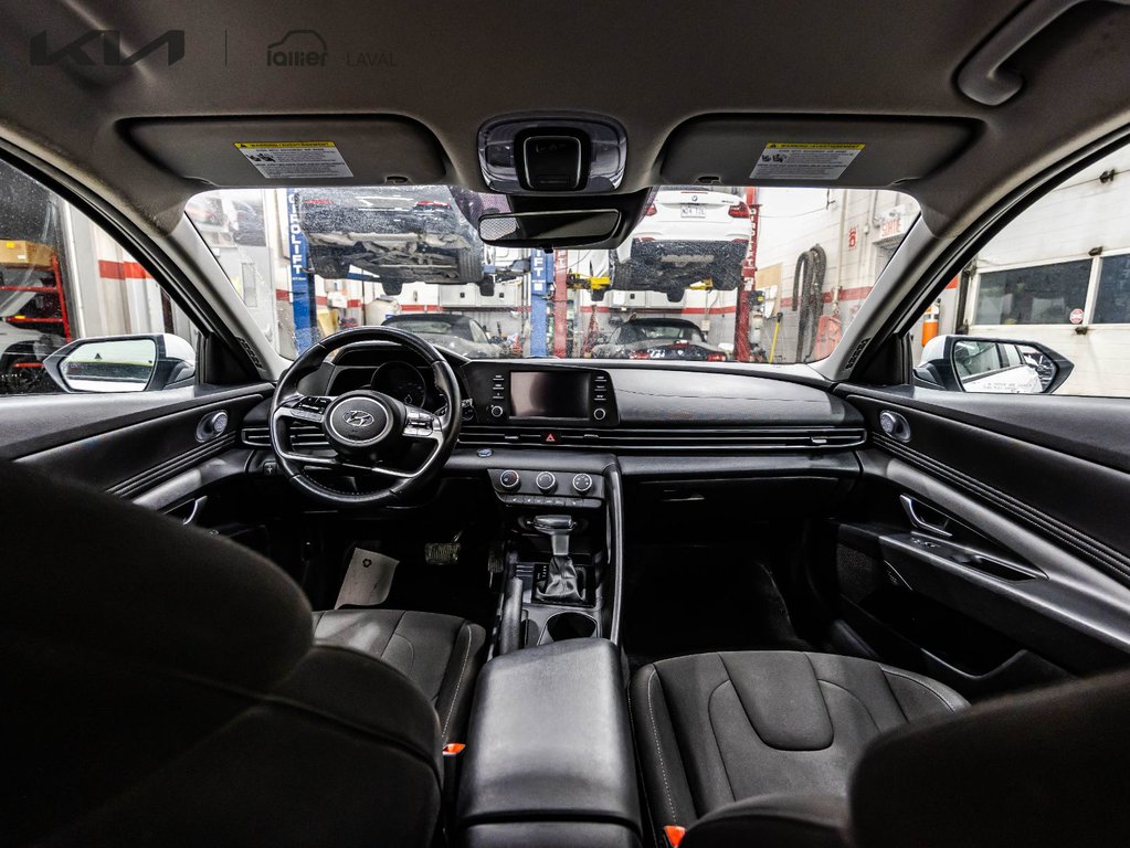 2023 Hyundai Elantra Preferred in Montréal, Quebec - 14 - w1024h768px