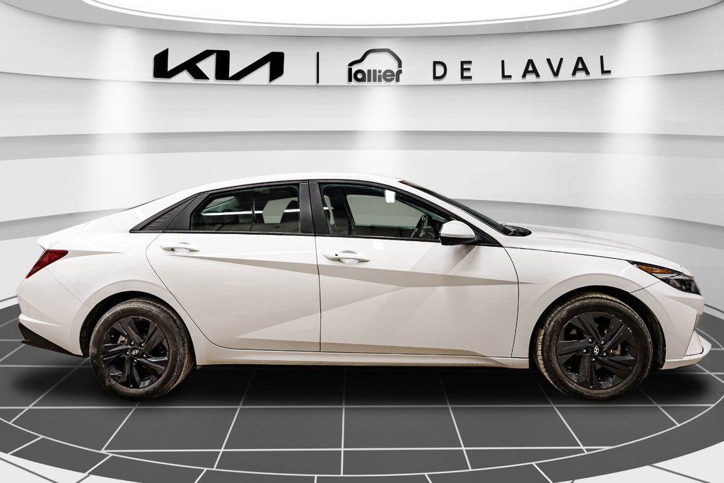 2023 Hyundai Elantra Preferred in Montréal, Quebec - 10 - w1024h768px