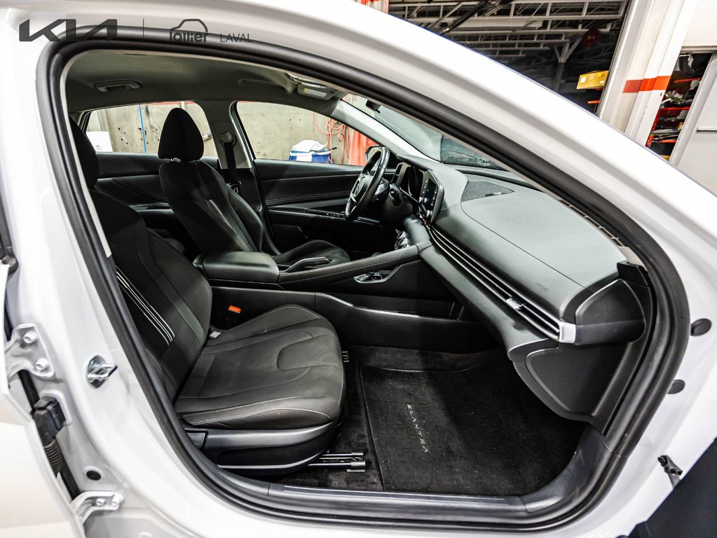 2023 Hyundai Elantra Preferred in Montréal, Quebec - 16 - w1024h768px
