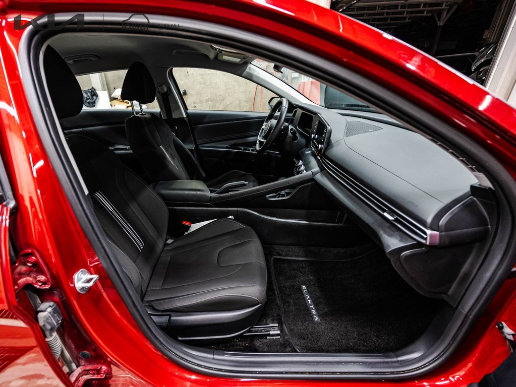 Hyundai Elantra Preferred 2025 à Montréal, Québec - 12 - w1024h768px