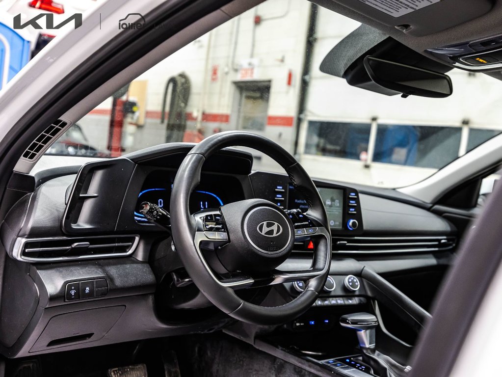 Hyundai Elantra Preferred 2025 à Montréal, Québec - 14 - w1024h768px