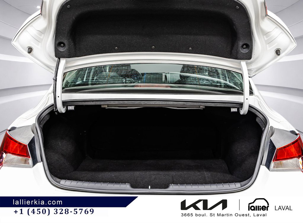 2025 Hyundai Elantra Preferred in Montréal, Quebec - 16 - w1024h768px