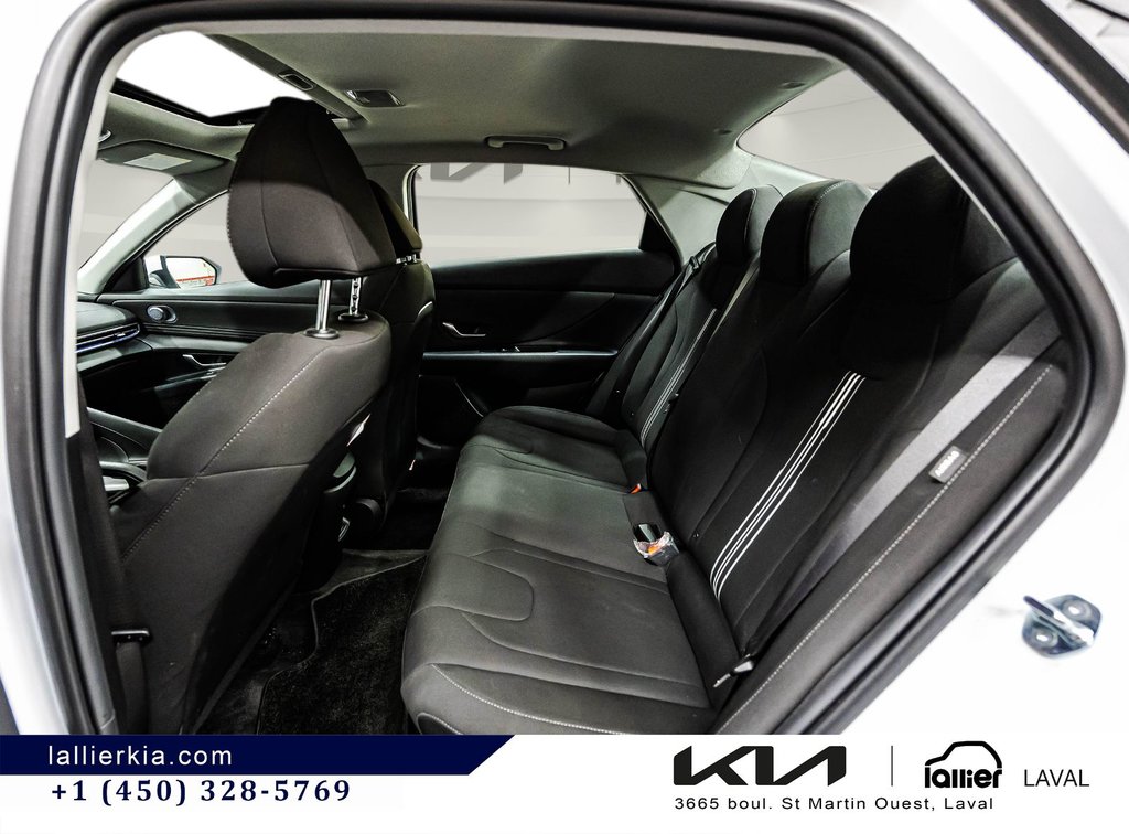 2025 Hyundai Elantra Preferred in Montréal, Quebec - 14 - w1024h768px