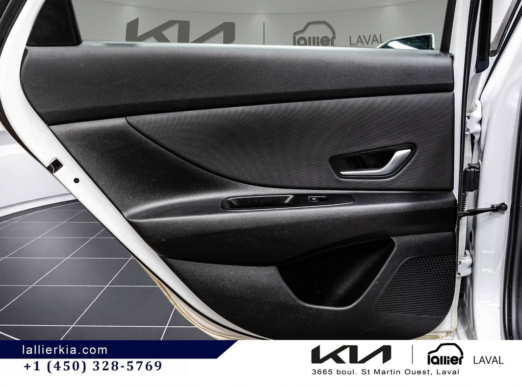 2025 Hyundai Elantra Preferred in Montréal, Quebec - 13 - w1024h768px