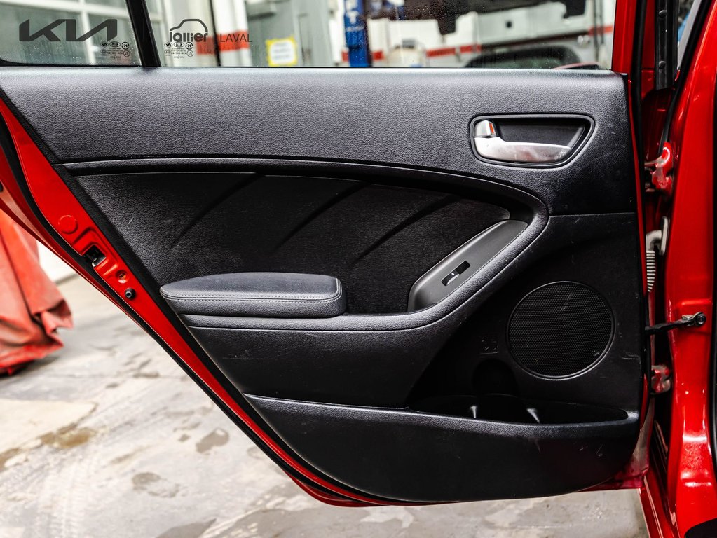 2017 Kia Forte LX in Montréal, Quebec - 12 - w1024h768px