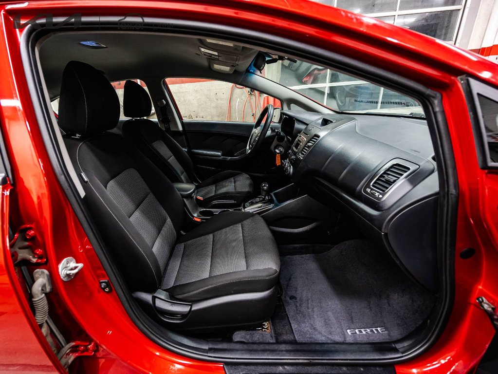 2017 Kia Forte LX in Montréal, Quebec - 17 - w1024h768px