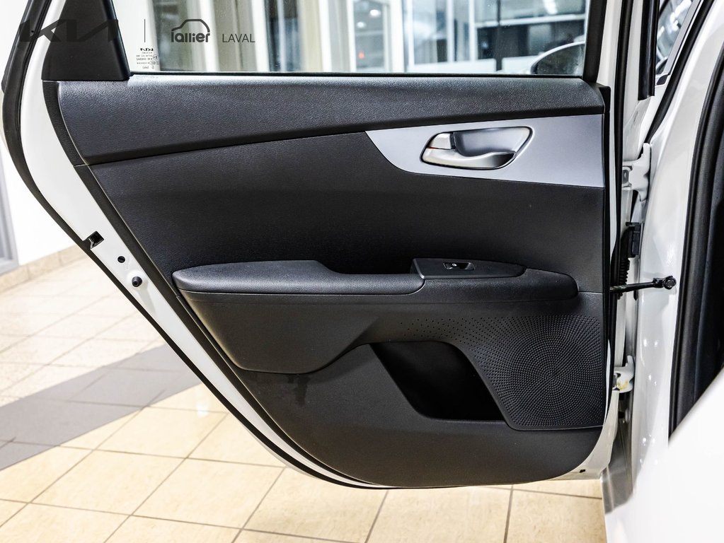 Kia Forte LX 2022 à , Québec - 12 - w1024h768px