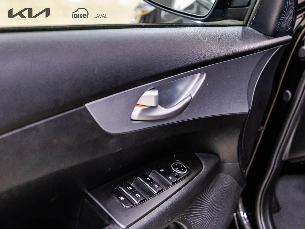 Kia Forte LX 2022 à , Québec - 11 - w1024h768px