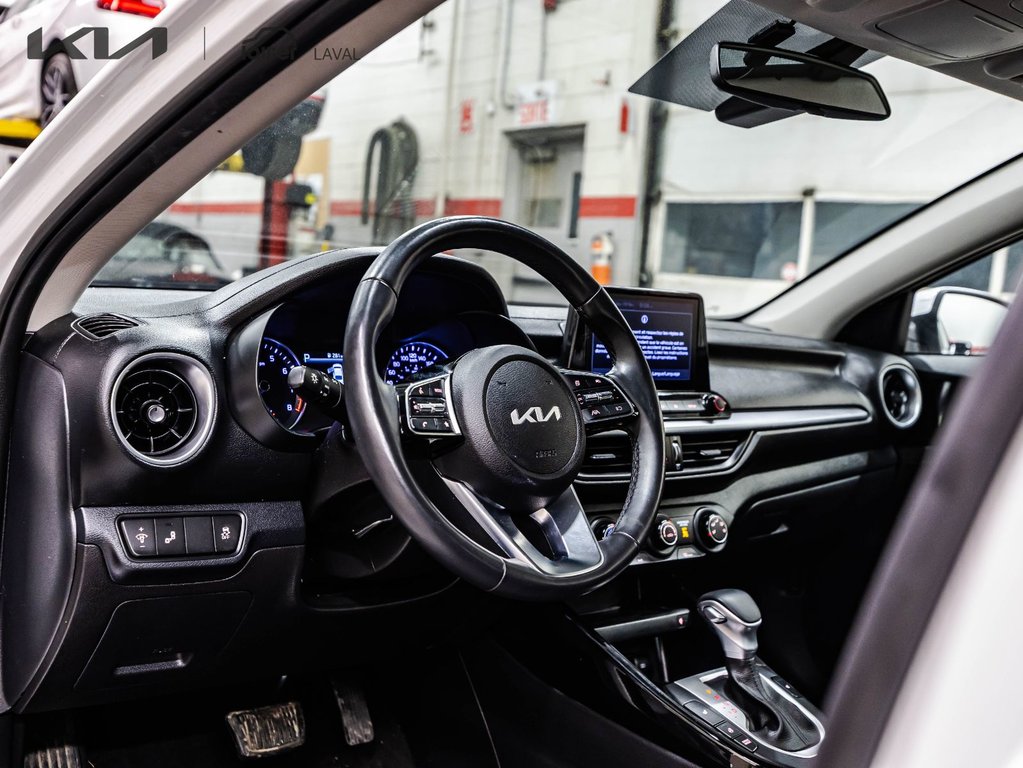 2022 Kia Forte EX in Montréal, Quebec - 19 - w1024h768px