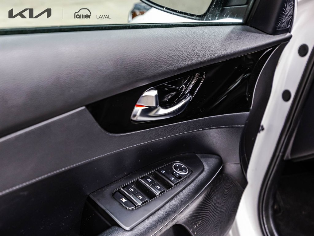 2022 Kia Forte EX in Montréal, Quebec - 13 - w1024h768px