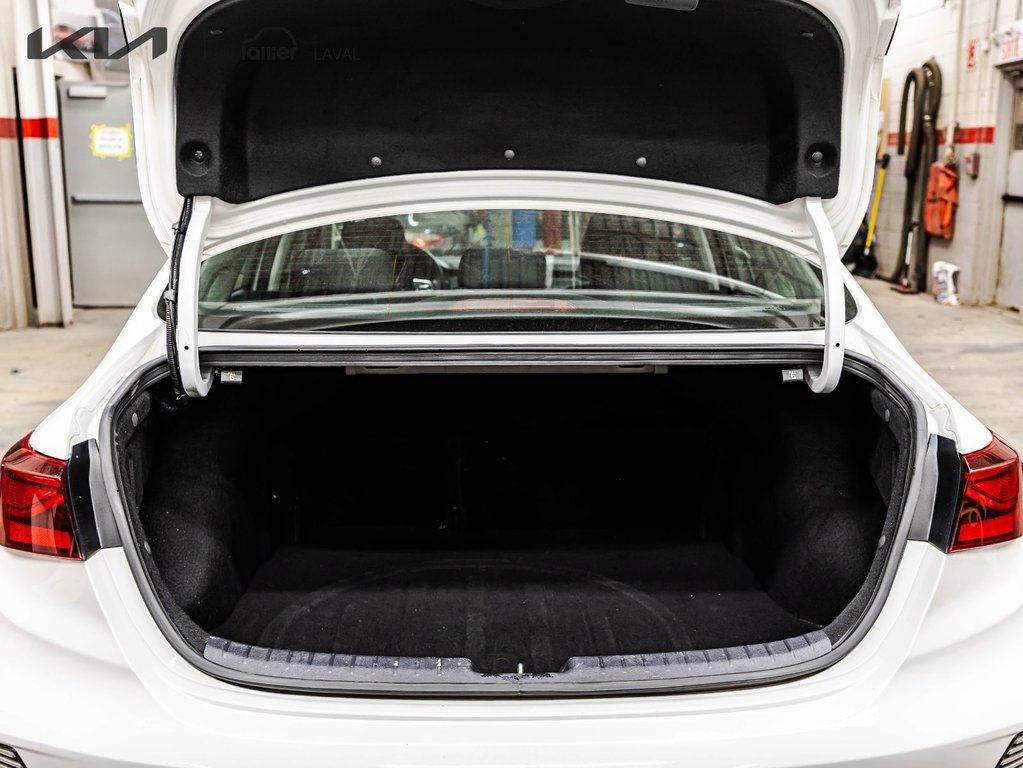 2022 Kia Forte EX in Montréal, Quebec - 17 - w1024h768px