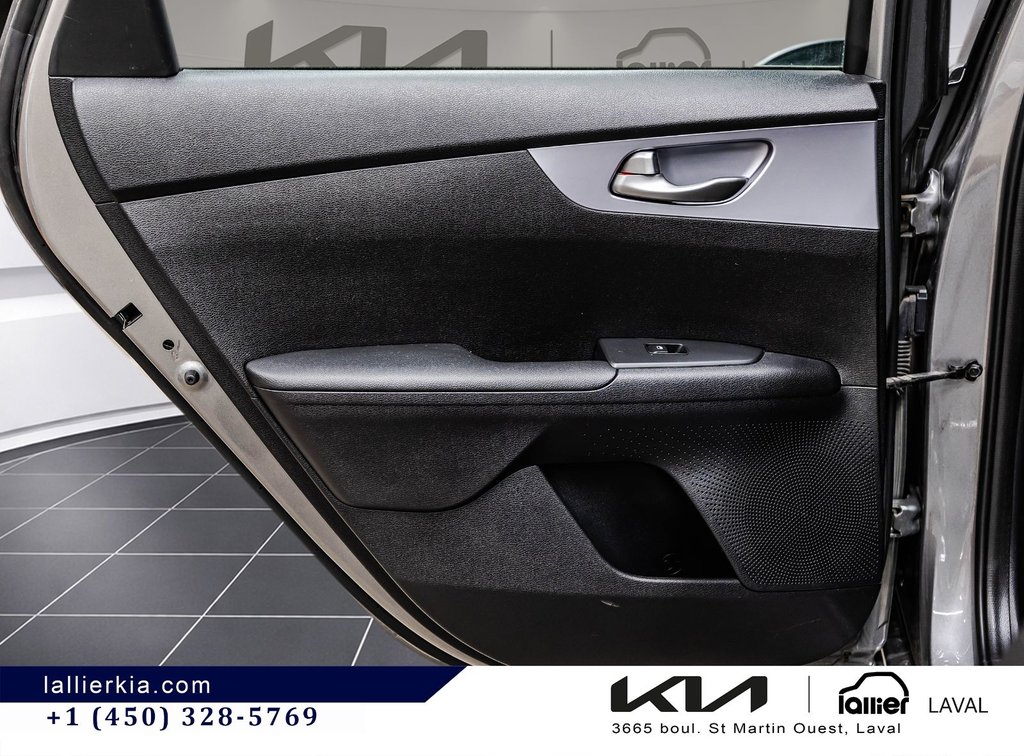 2022 Kia Forte LX in Montréal, Quebec - 12 - w1024h768px
