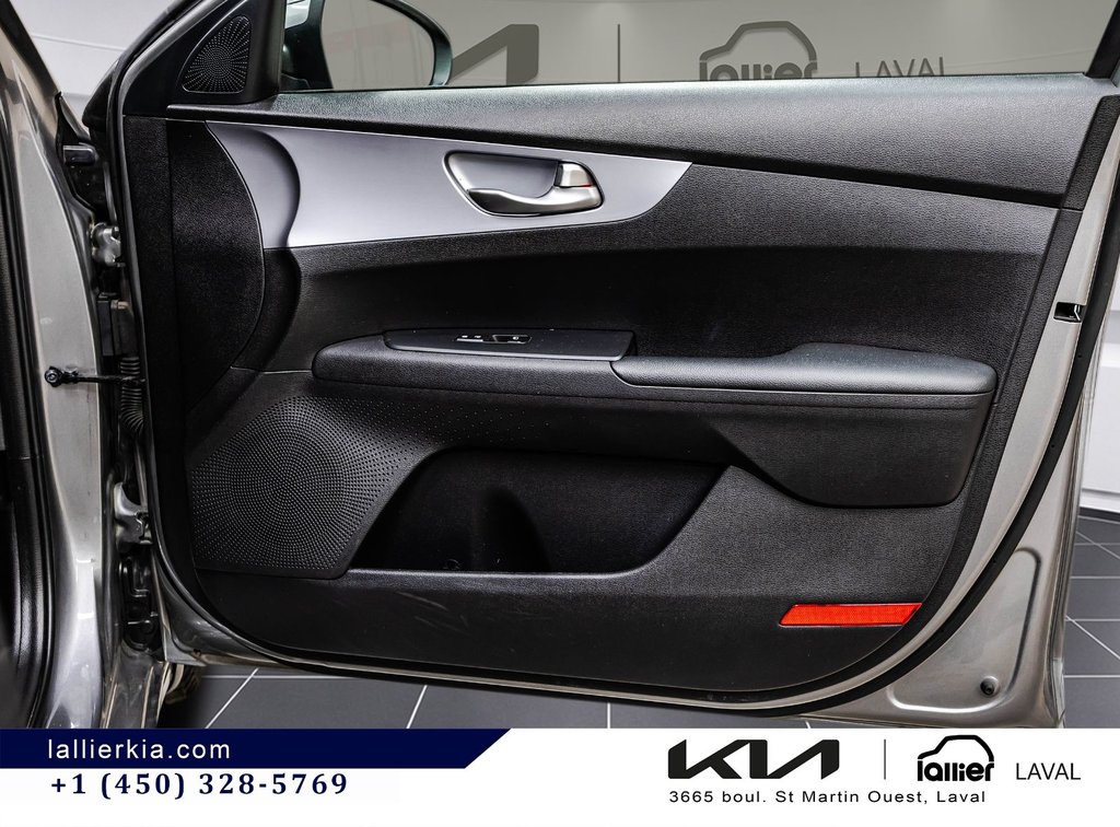 2022 Kia Forte LX in Montréal, Quebec - 16 - w1024h768px