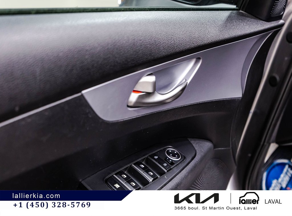 2022 Kia Forte LX in Montréal, Quebec - 11 - w1024h768px