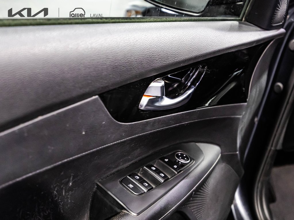 Kia Forte EX Premium 2023 à , Québec - 12 - w1024h768px
