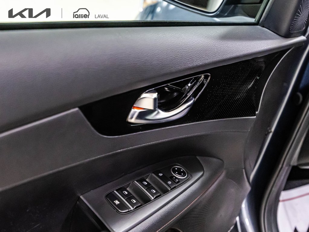 Kia Forte GT Limited 2023 à , Québec - 12 - w1024h768px