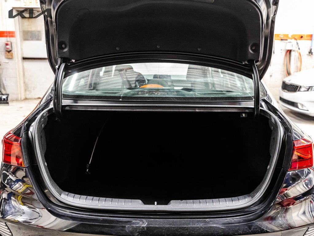 2023 Kia Forte LX in Montréal, Quebec - 17 - w1024h768px