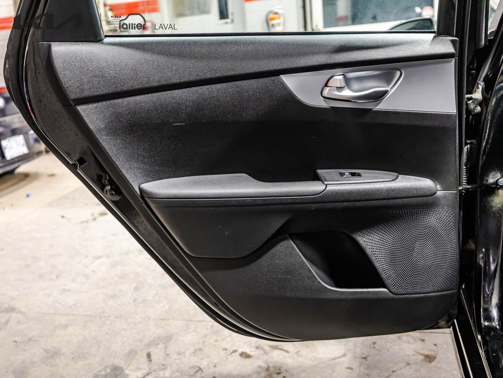 2023 Kia Forte LX in Montréal, Quebec - 14 - w1024h768px