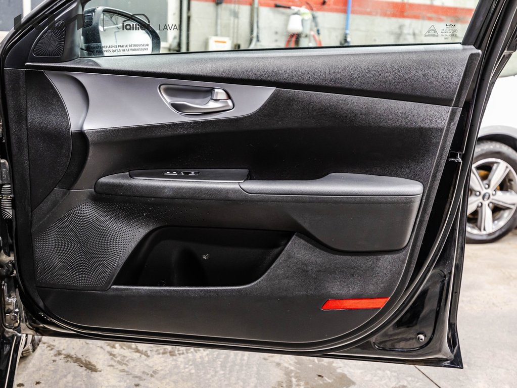 2023 Kia Forte LX in Montréal, Quebec - 18 - w1024h768px