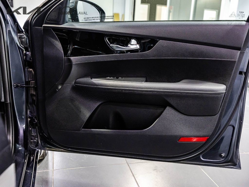 2023 Kia Forte EX in Montréal, Quebec - 17 - w1024h768px