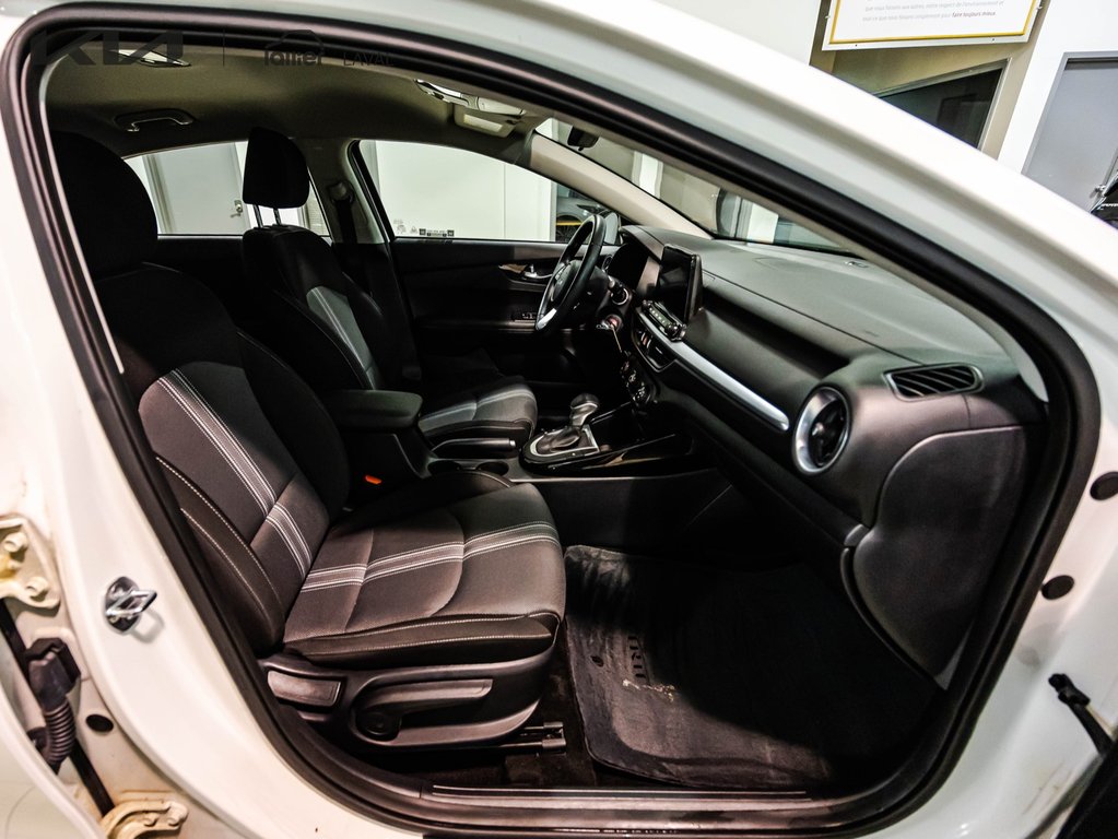 2024 Kia Forte5 EX in Montréal, Quebec - 14 - w1024h768px