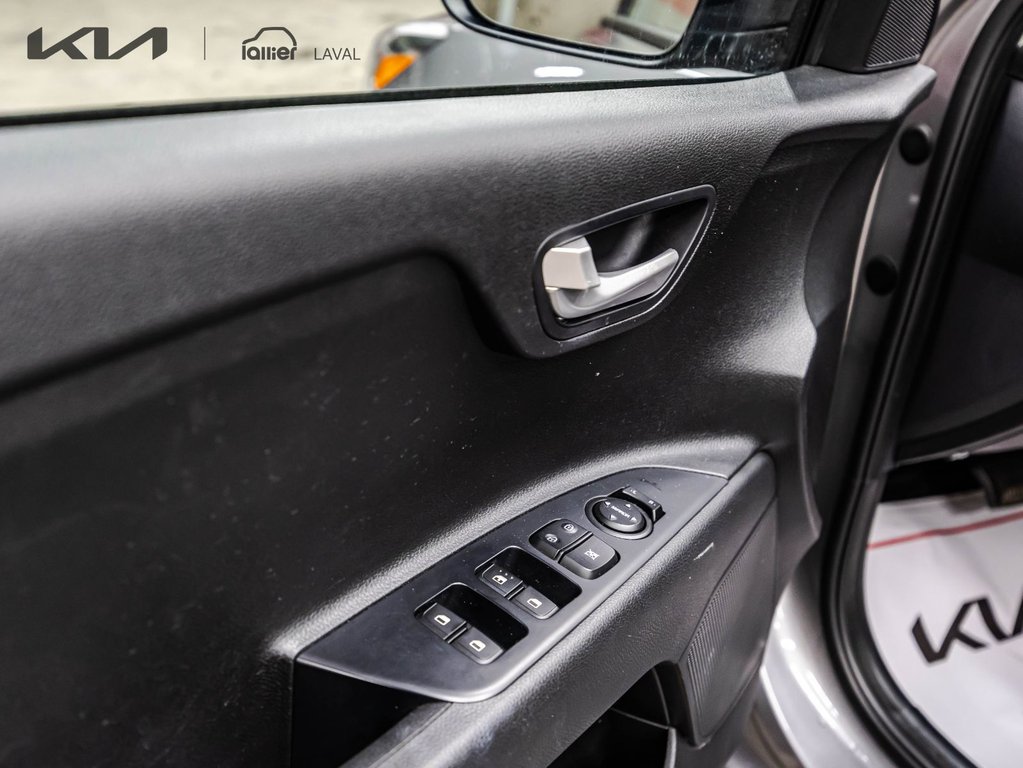Kia Rio 5-door LX Premium 2023 à , Québec - 11 - w1024h768px