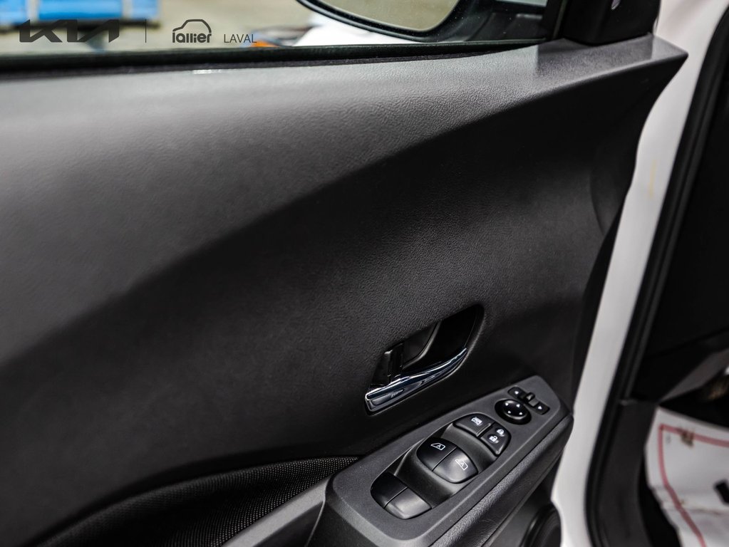 Nissan Kicks Play SV 2025 à Montréal, Québec - 14 - w1024h768px