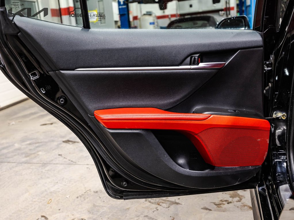 2023 Toyota Camry Hybrid XSE in Montréal, Quebec - 11 - w1024h768px